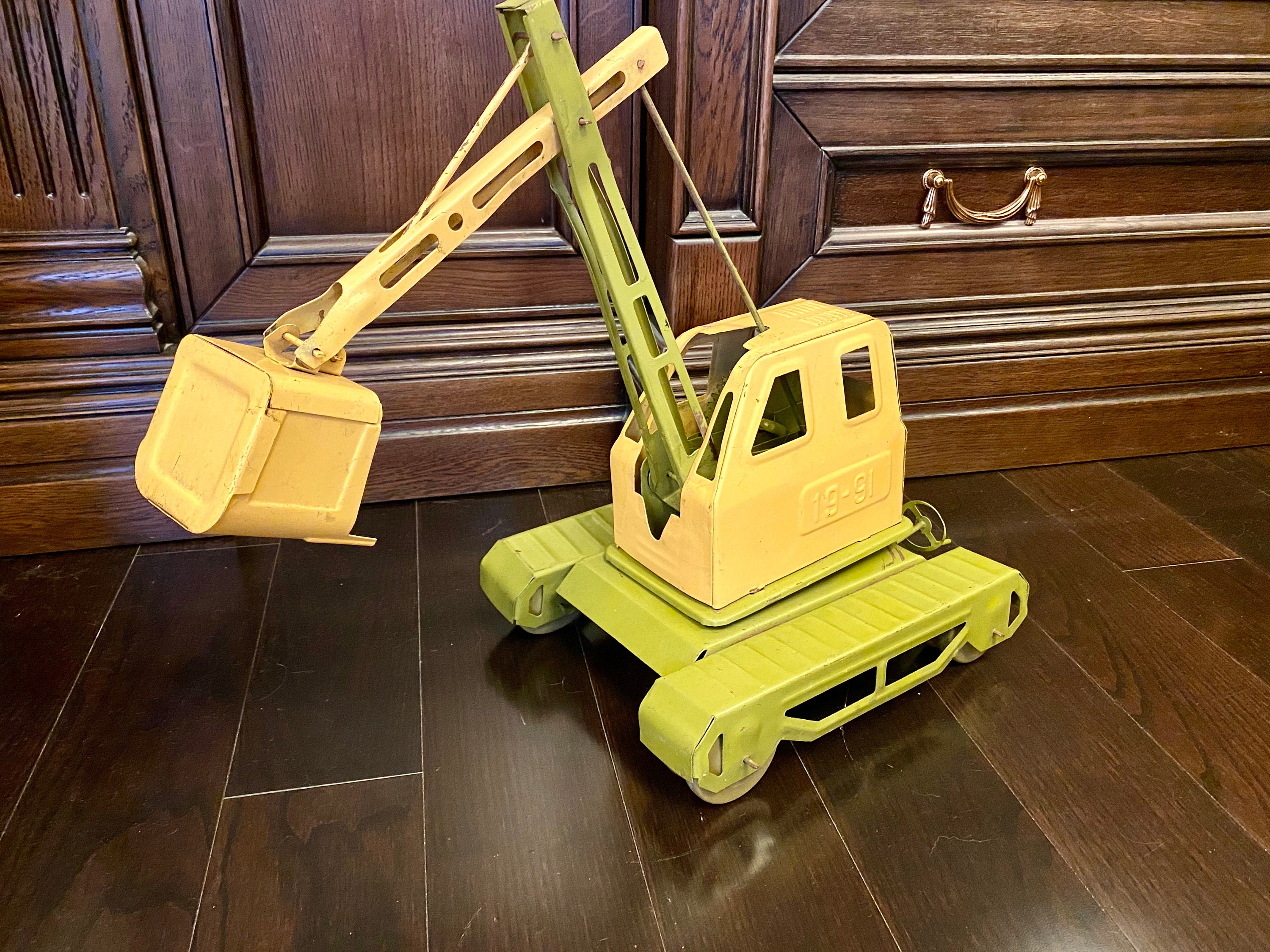 Vintage Excavator Tin Toy USSR Caterpillar Excavator Mechanical Tractor