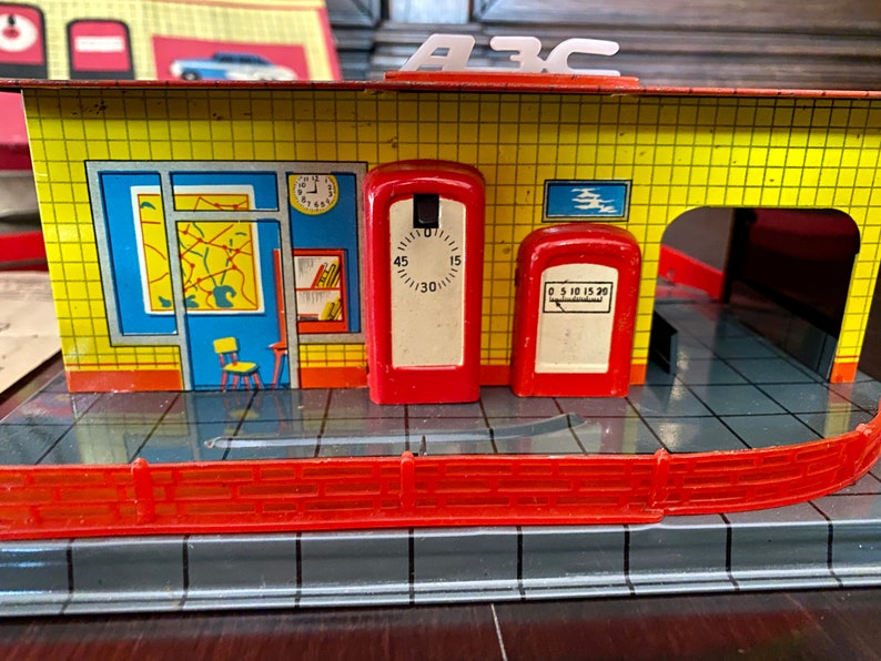 Rare Vintage Tin Gas Station /& Tin Wind-up Bus Vatutin plant Original Box set with original Key instruction manual USSR made 1978