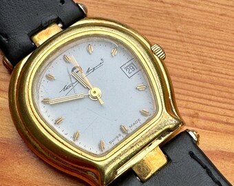 Etienne Aigner クォーツ腕時計 馬蹄型 A1021 Etienne Aigner クォーツ腕時計 馬蹄型 A1021