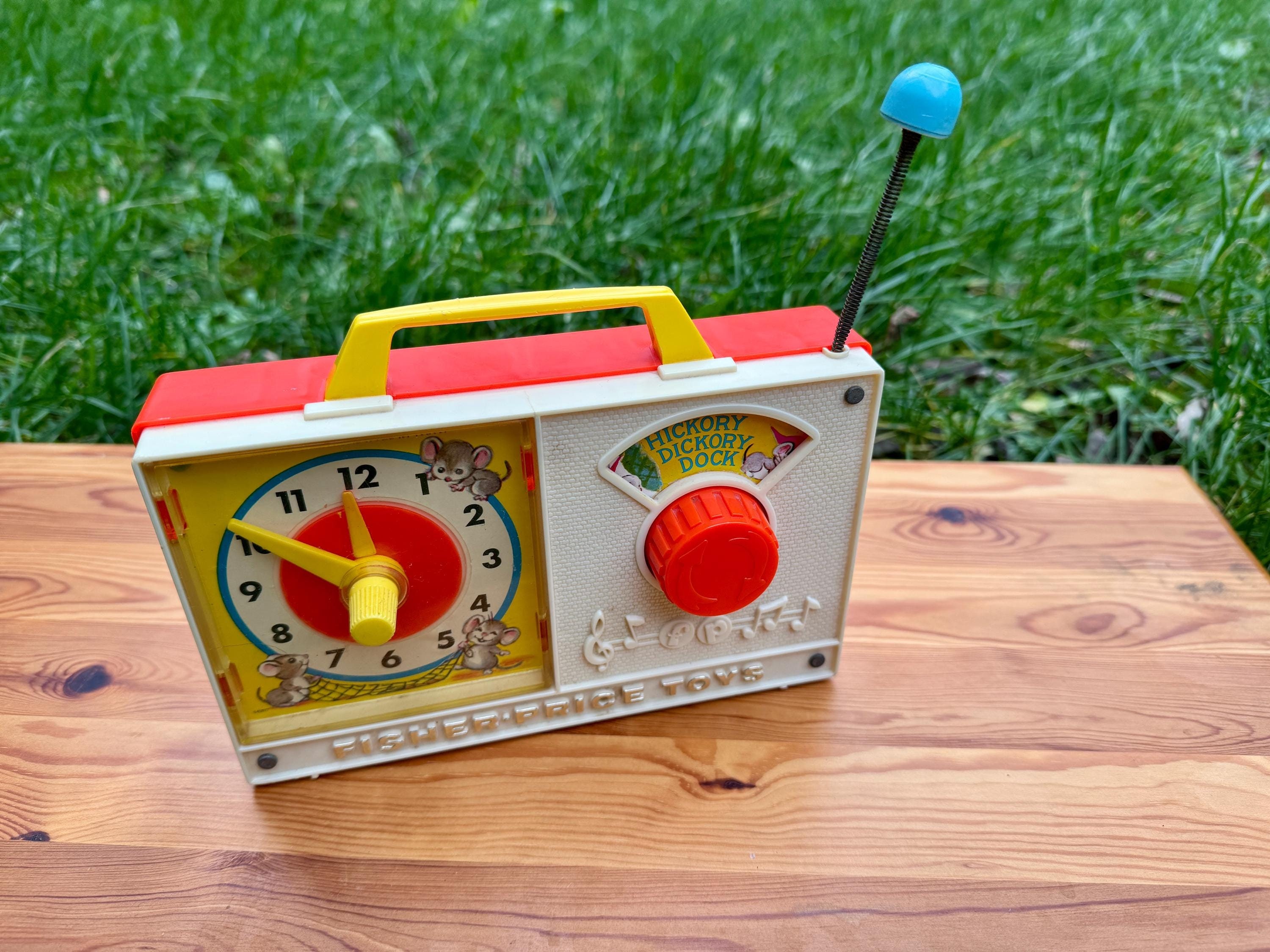Vintage Fisher Price Music Box Clock Radio: Hickory Dickory Dock
