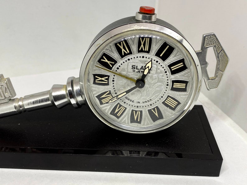 Soviet alarm clock Slava Moscow Key Tabletop Clock USSR vintage clock Glory Moscow Key Mechanical Olympic Games Clock Home Decor