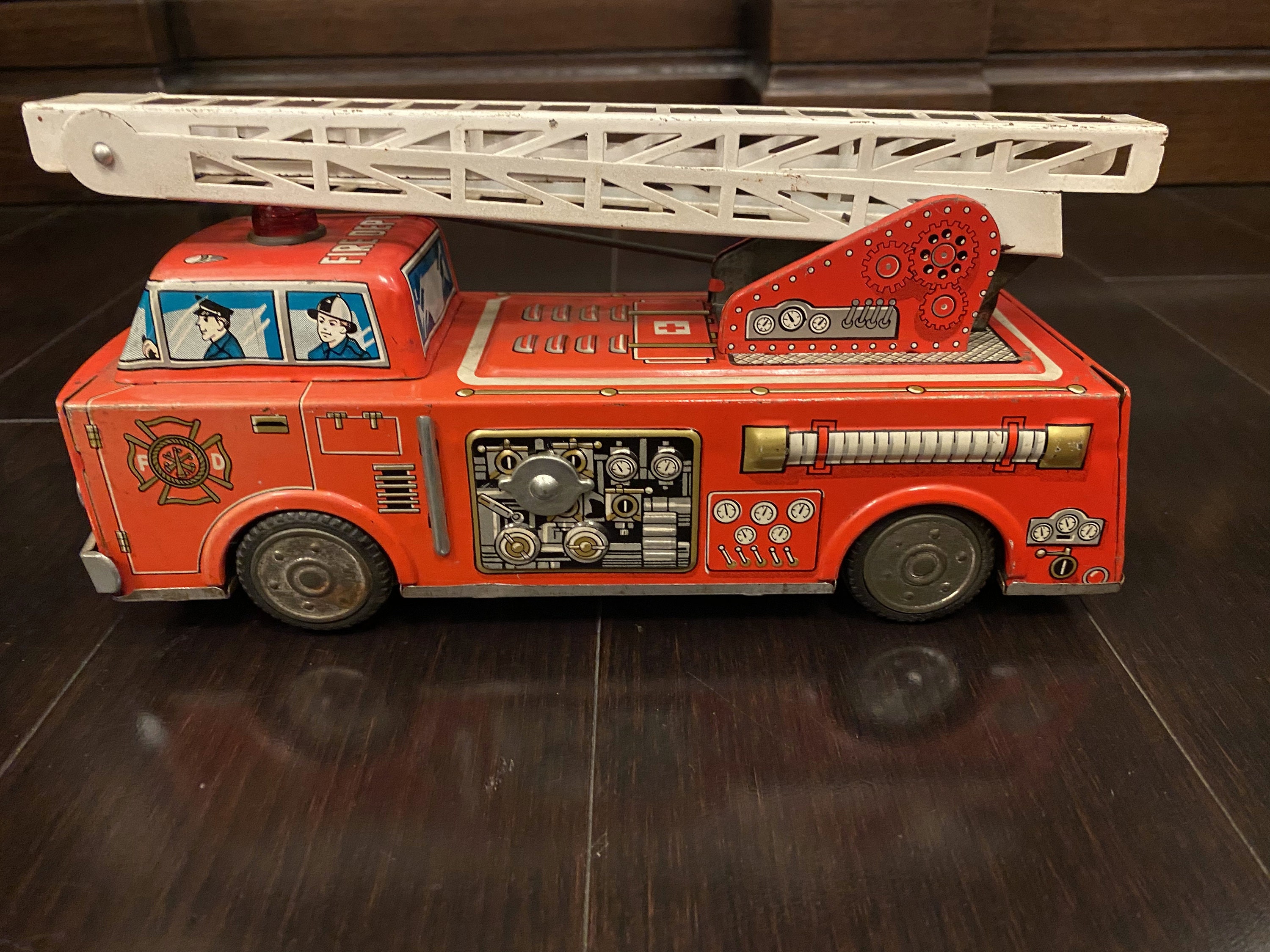 ヴィンテージブリキおもちゃの消防車：電池式はしご車、日本製 - Etsy 日本