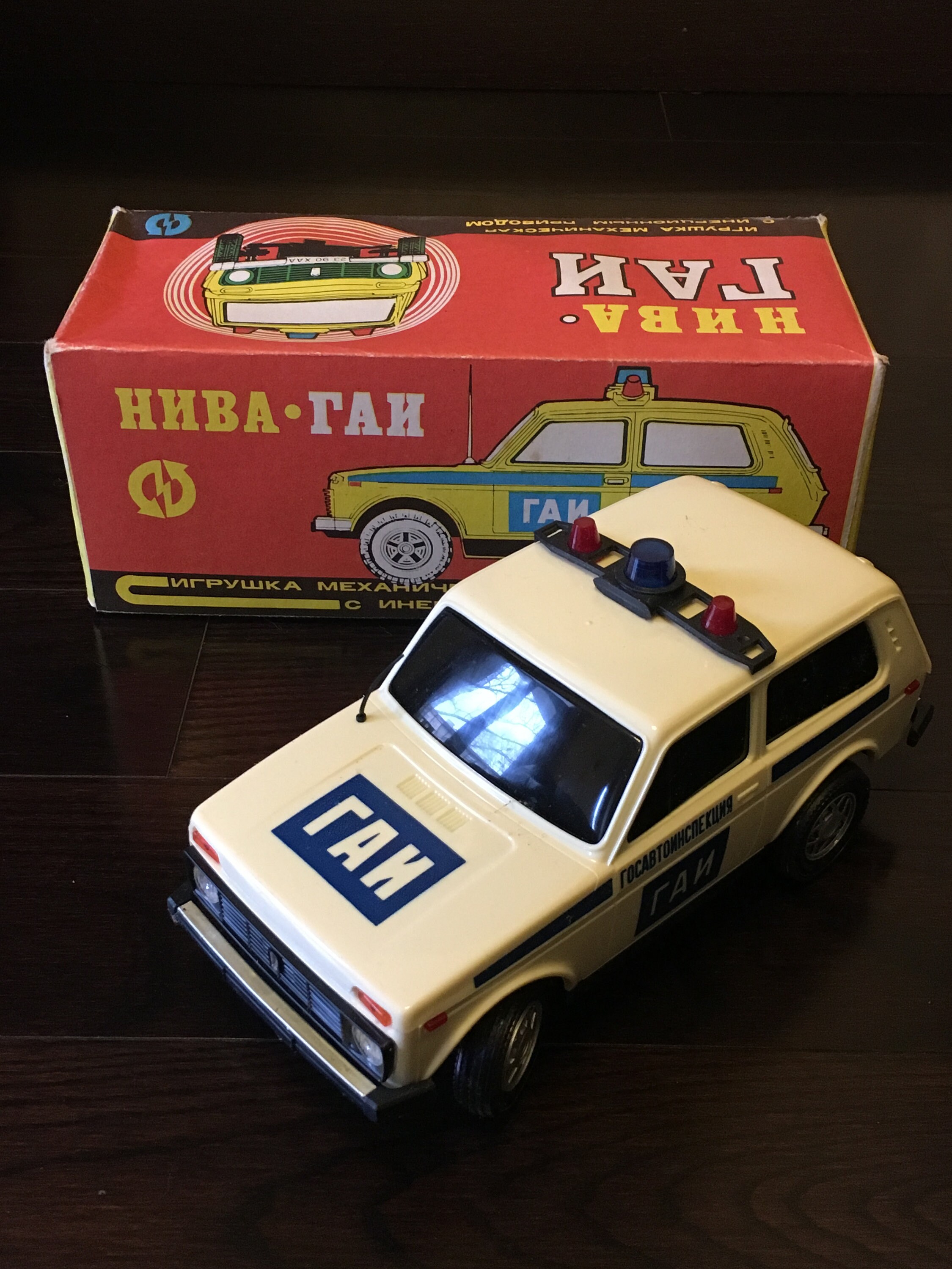 Игрушечный ваз 2105