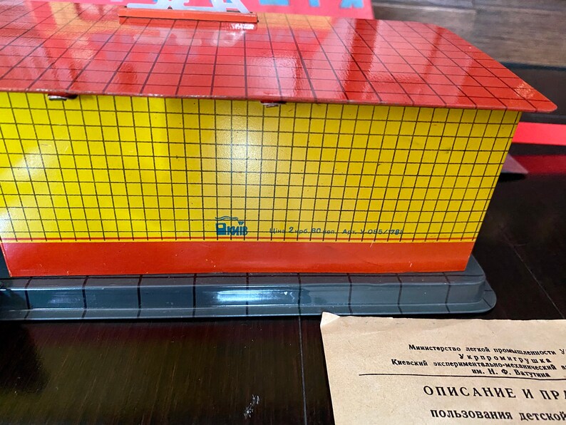 Rare Vintage Tin Gas Station /& Tin Wind-up Bus Vatutin plant Original Box set with original Key instruction manual USSR made 1978