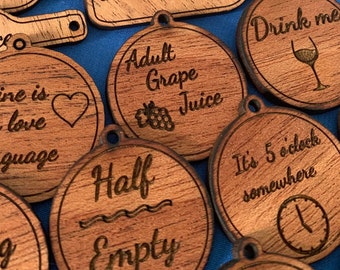 ARCHIVO SVG para ROUND Glowforge / Etiquetas de vino de botella de vino / marcadores de vino grabados / marcadores de bebida grabados / amuletos de vino de madera / gran regalo para ella