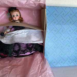 Madame Alexander Doll 8&quot; Little Miss Godey MADC Club Medal Tag Box Stand Med