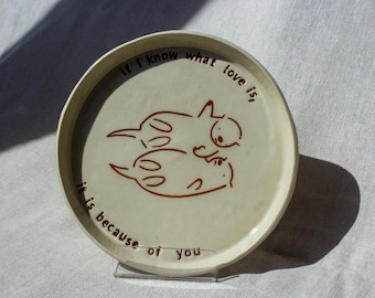 Plato de cerámica hecho a mano de 18 cm / Frase "Si supiera lo que es el amor..." / Plato con pareja de nutrias / Cerámica para regalo romántico