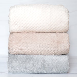 Soft Waffle Weave Throw Blanket: Lightweight Cozy Blanket (60x70)