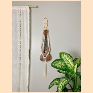 Macrame Ukulele Wall Hanging, Ukulele Wall Mount, Ukulele Wall Mount, Ukulele Wall Holder, Ukulele Stand, Boho Instrument Hanger