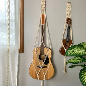Macrame Guitar Hanger, Boho Guitar Wall Mount, Guitar Stand, Boho Wall Decor immagine 6