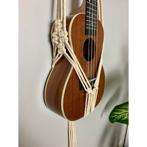 Macrame Ukulele Wall Hanging, Ukulele Wall Mount, Ukulele Wall Mount, Ukulele Wall Holder, Ukulele Stand, Boho Instrument Hanger immagine 9