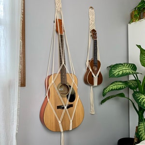 Macrame Guitar Hanger, Boho Guitar Wall Mount, Guitar Stand, Boho Wall Decor immagine 2