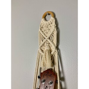 Macrame Ukulele Wall Hanging, Ukulele Wall Mount, Ukulele Wall Mount, Ukulele Wall Holder, Ukulele Stand, Boho Instrument Hanger immagine 10