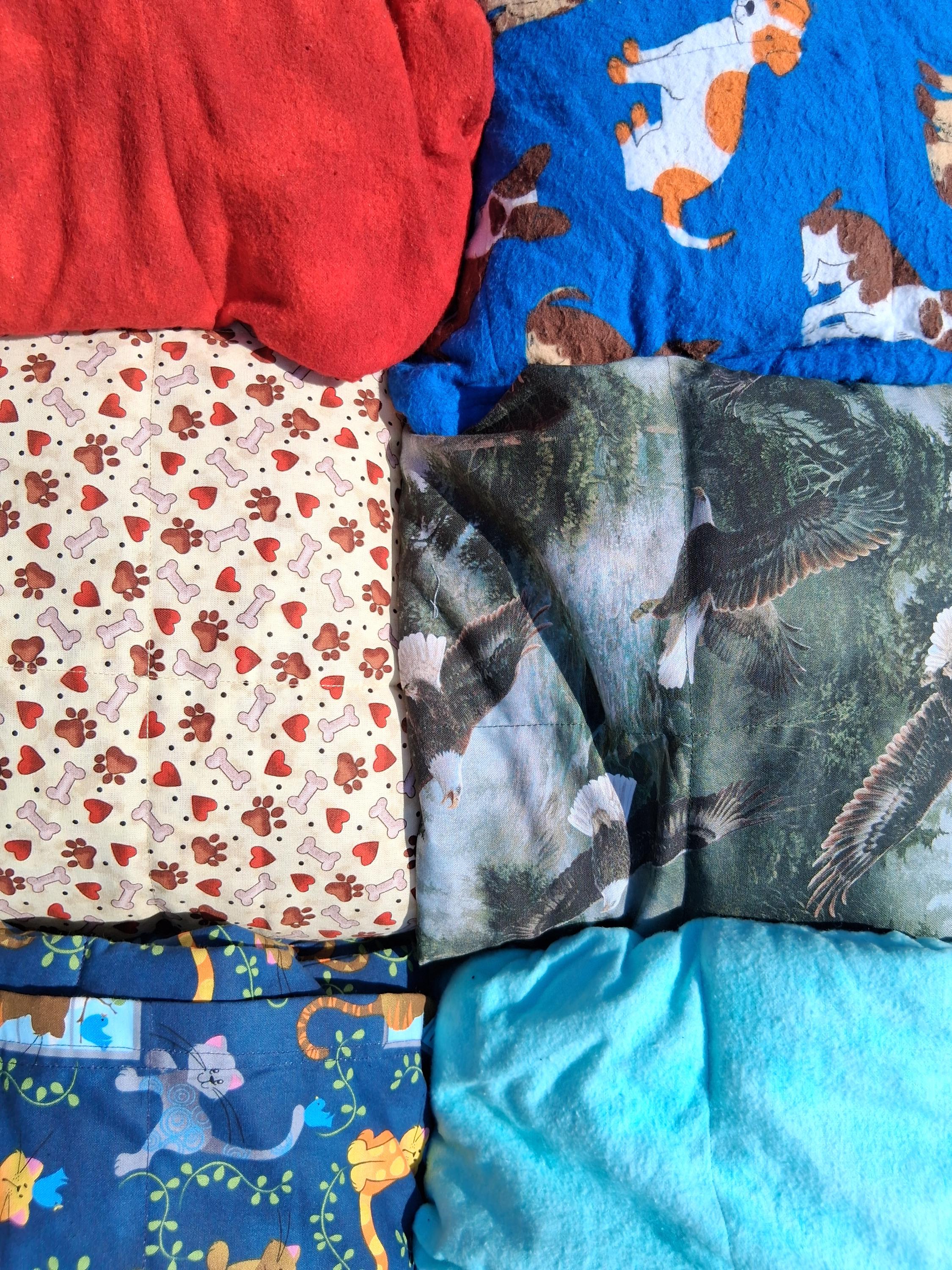 Medium Calming Bed + Blanket Combo For Pets - View #2