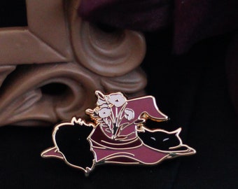 Gold Sleepy Cat Familiar Hat Hard Enamel Pin