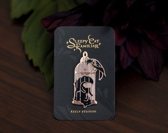 Sleepy Cat Familiar Raven Gold Hard Enamel Pin