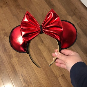 Red Mickey ears, red and black Minnie ears.