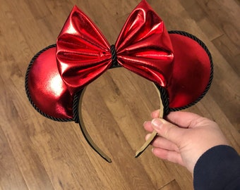 Red Mickey ears, red and black Minnie ears.