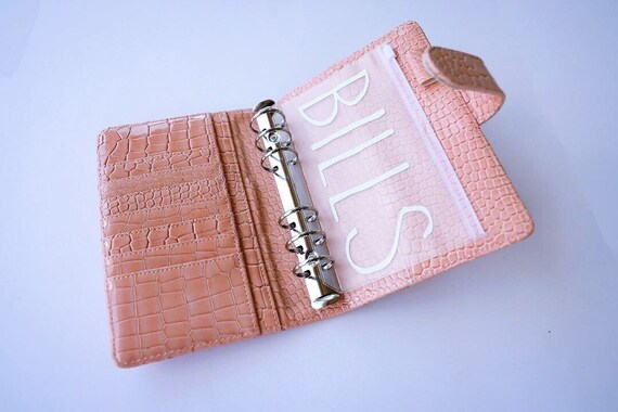 【APOA】Comba Accordion Wallet Croco Pink Comba Accordion Wallet Croco Pink - APOA | 60% - Asian