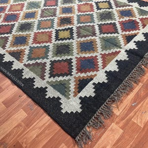 Indian Handmade Vintage Wool Jute Kilim Rug With Fringes, Rectangle Shape Multicolour Dhurrie Rug, Reversible Handmade Vintage Dhurrie Rug