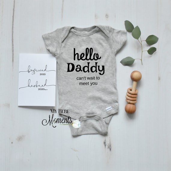 Pregnancy Announcement To Husband - Surprise New Dad Announcement Onesie - Gerber Onesie Baby Reveal Idea for Dad with Card Boyfriend Dates