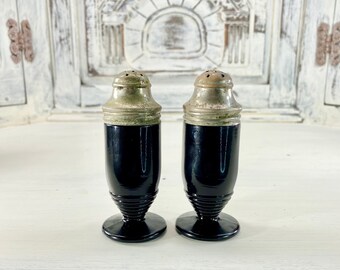 display kitchen decor vintage dining room Hazel-Atlas brown glass shaker with blue tin top serving small pantry decoration farmhouse