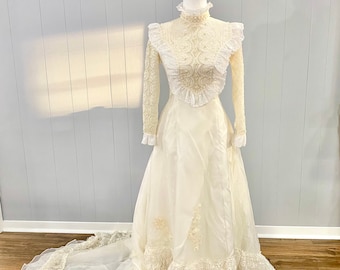 1970s ILGWU Wedding Dress with Veil , vintage Boho wedding dress