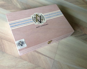 Caja de puros Avo Uvezian nº 2 vacía