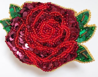 Broche de rosa roja con cuentas a mano broche floral bordado mes de nacimiento único regalo de joyería de flores para sus accesorios OOAK de color burdeos para mujeres