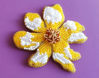 March Birth Flower Jewelry Yellow Daffodil Brooch Pin Hand Beaded Embroidery Brooch Big Flower Brooch Gifts for Mom