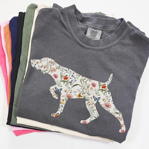 Camiseta de Braco Alemán Comfort Colors®, camiseta floral para Braco Alemán, regalo para mamá de Braco Alemán, regalos para mamá de Braco Alemán con flores silvestres, dueño de perro, tendencia