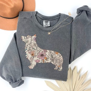 Comfort Colors® Corgi Sweatshirt, Wildflowers Corgi Mama Shirt, Corgi Cottage Core Crewneck, Corgi Mom Gift, Corgi Lover Gift, Flowers Dog