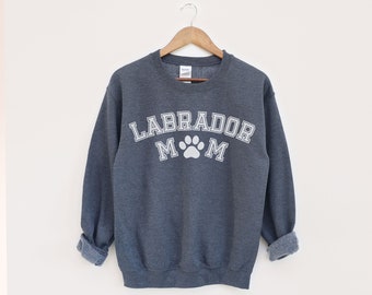 Moletom Labrador Retriever, suéter Lab Mom, gola redonda Labrador Mama, presente para mãe de cachorro, camisa para amantes de cachorro, ideia de presente, laboratório de chocolate, laboratório preto