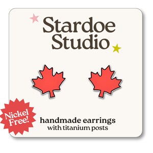 Boucles d'oreilles feuille d'érable • Puces d'oreilles artisanales pour la fête du Canada • Puces d'oreilles feuille d'érable canadienne • Bijoux fabriqués à Toronto • Elbows Up, fabriqué au Canada
