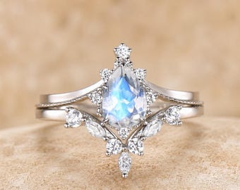 Conjunto de anéis de noivado com pedra da lua arco-íris natural | Conjunto de anéis de noivado com pedra da lua em formato de pera | Anel de casamento com pedra do mês de junho | Anel de compromisso feito à mão