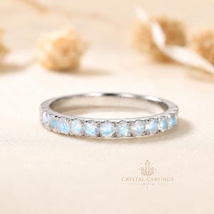 Ring med naturlig regnbågsmånsten, 2,5 mm månstensband, ring med födelsesten i juni, elegant stapelbar vigselring, present till henne