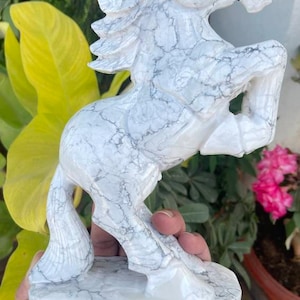 Horse Statue- Gemstone Horse- Carved Horse Statue- Home Decor- Stone Animals- White Horse- Howlite Horse- Howlite Crystal- Horse Sculpture