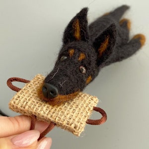 Gefilzter Dobermann Beißender Schlepper Ornament/Schlüsselanhänger