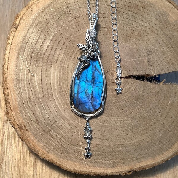 Pendentif labradorite bleue et fée,  pierre naturelle de protection, lithothérapie