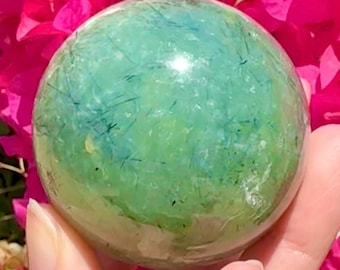 Hermosa esfera de cristal de prehnita y epidota