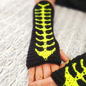 Spine arm warmers, wrist warmers, gloves, fingerless gloves, alt gloves, goth gloves