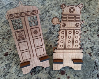 Soporte para teléfono de Doctor Who: Tardis o Dalek cortados con láser, regalo de ciencia ficción