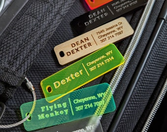 Personalisierter Acryl-Gepäckanhänger: Individuell gravierter Reise-Schlüsselbund