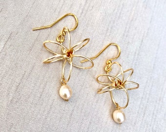 Gold six ring drop earrings with freshwater pearl