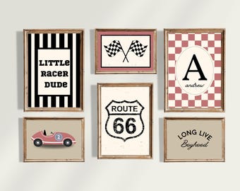 Galería infantil de coches de carreras rojos antiguos: monograma personalizado, "Pequeño corredor", "Viva la infancia", banderas de carreras a cuadros, Ruta 66