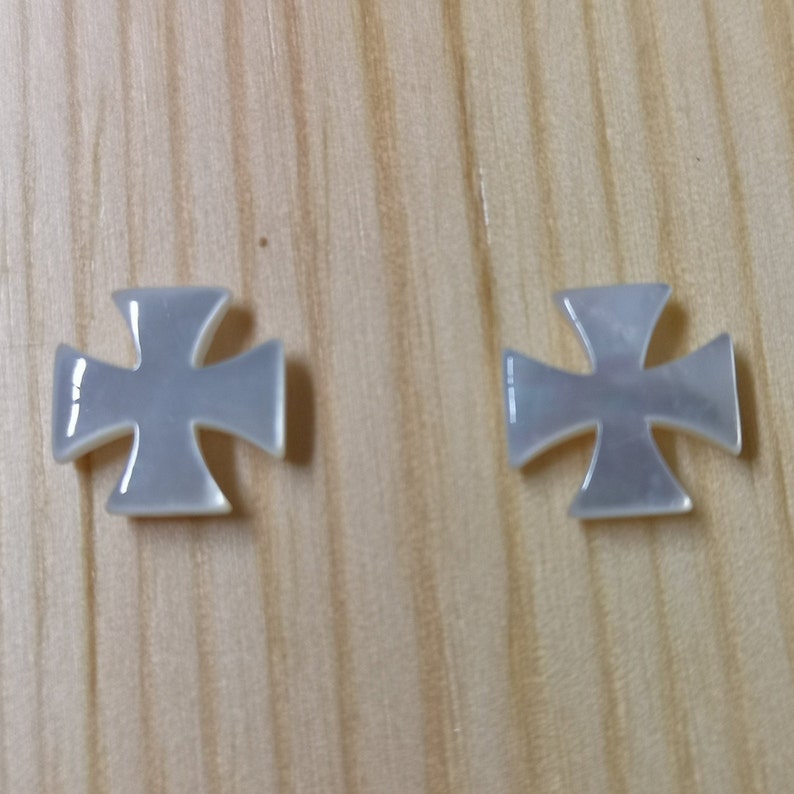 Lot Of 3 Mother of Pearl White Sea Shell Cross For Jewllery Making High Quality Beautiful Design Drilled For Easy Jewllery Making