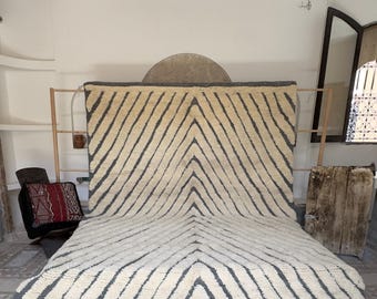 Tapis marocain rayé tissé à la main en laine - Tapis berbère gris et crème (10,7 x 6,7 pi)