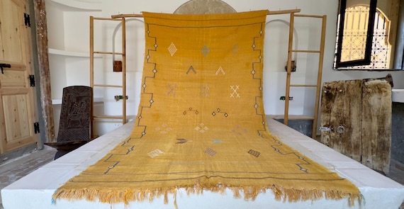 Golden Moroccan Sabra Silk Rug – Berber Handmade Carpet, Minimalist Design