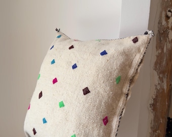 Housse de coussin marocaine en laine faite main - Broderie berbère, décor bohème (50 x 50 cm)