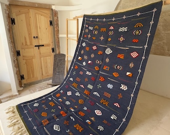 Tapis kilim marocain tissé à la main - Laine berbère bleu indigo, design tribal